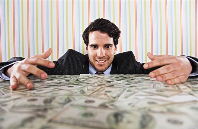 生肖属马、鼠、龙、虎的人将在鬼门开财运大开，可靠工作及投资赚大钱，就连偏财运都很旺。（图／Shutterstock）