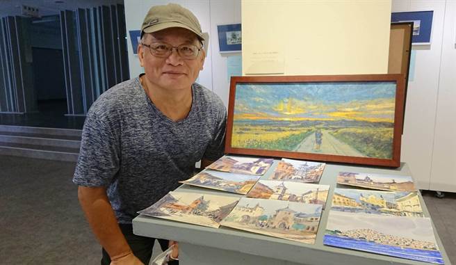 林坤茂將旅遊跟藝術創作結合，歷時33天、徒步800公里，以畫筆記錄葡萄牙、法國見聞，觀賞者藉由其畫作與文字紀錄，彷彿也參與旅程。（蔡旻妤攝）