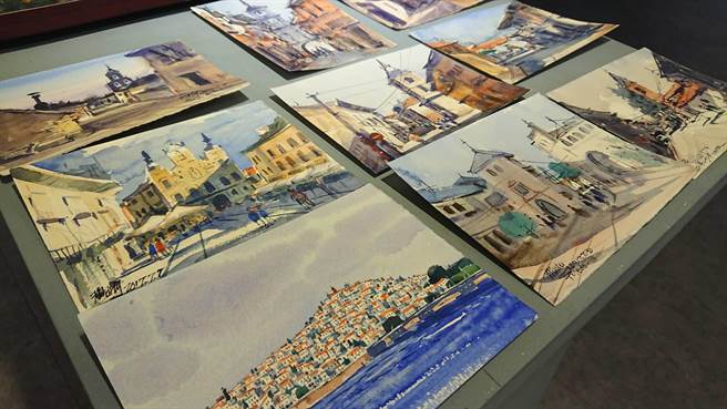 林坤茂將旅遊跟藝術創作結合，歷時33天、徒步800公里，以畫筆記錄葡萄牙、法國見聞，觀賞者藉由其畫作與文字紀錄，彷彿也參與旅程。（蔡旻妤攝）