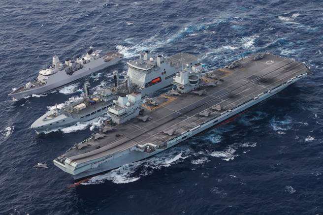 除了美軍卡爾文森號航母戰鬥群之外，目前英國伊莉莎白女王號航母戰鬥群也在亞太地區部署，兩個航母戰鬥群可能在本月內於南海大規模聯合演習中會合。（圖／美國海軍)