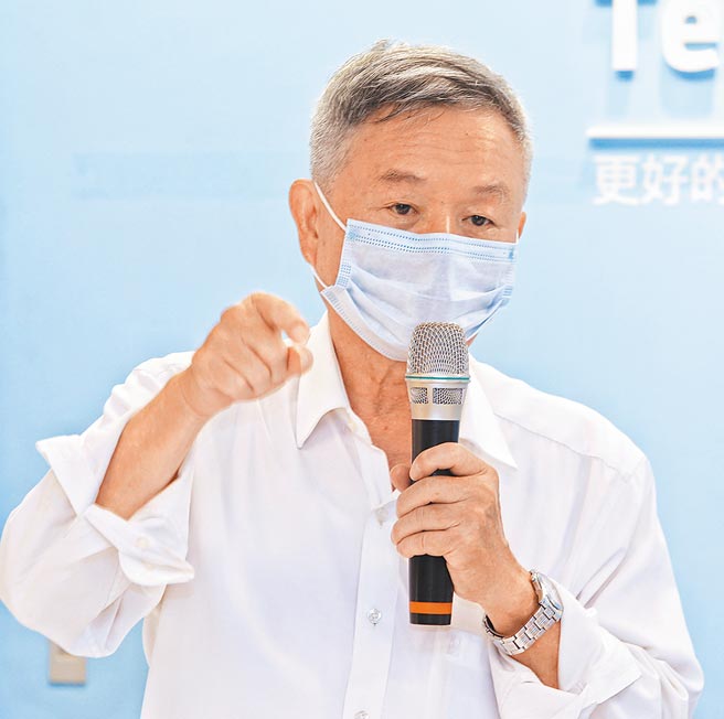 前衛生署長楊志良（圖）2日指食藥署審查高端疫苗過程完全黑箱，是先射箭再畫靶，痛批蔡英文作法獨裁。（王英豪攝）