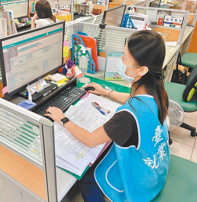 勞動力發展署中彰投分署安心即時上工計畫，上工率高達86％，將加碼釋千個職缺。（勞動力發展署中彰投分署提供／盧金足台中傳真）