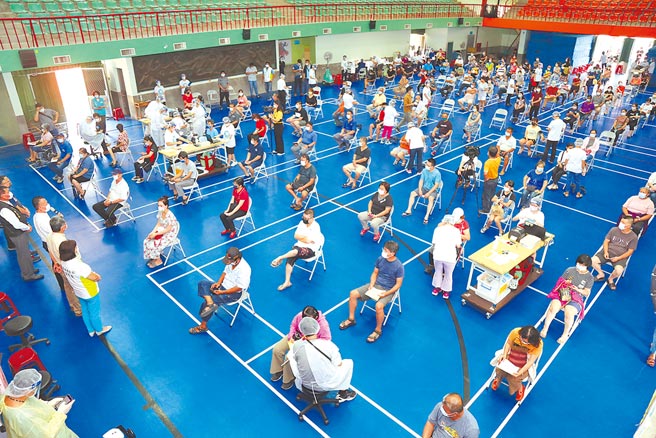 嘉义县全面拚疫苗施打率，目前全县人口疫苗覆盖接种率已达30％。（嘉义县政府提供／吕妍庭嘉义传真）