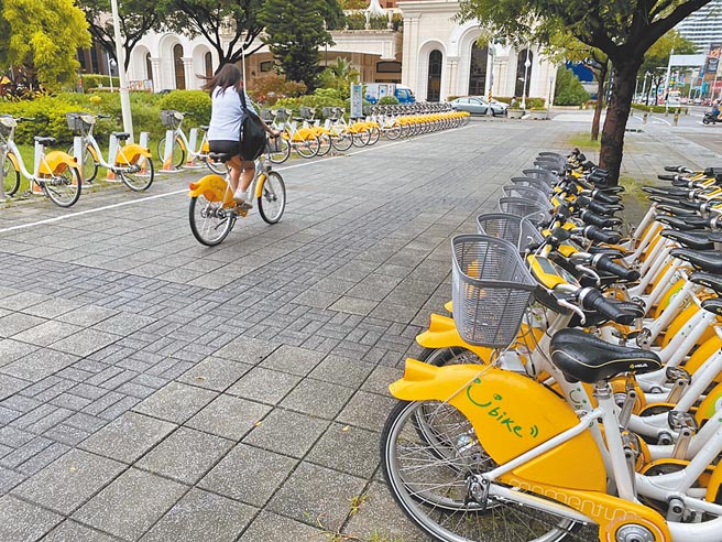 高雄YouBike2.0營運滿周年，預計年底可增至千站。（石秀華攝）