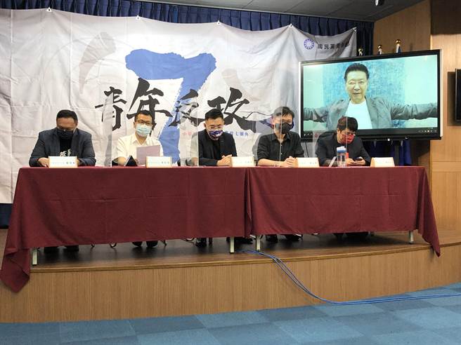 国民党青年部今天举办「战斗蓝集结！网红青年营」记者会。（赵婉淳摄）