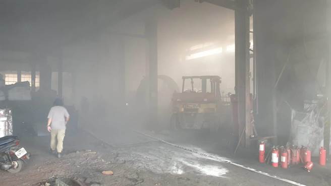 山上区明和里北势洲一处工厂火警。（民眾提供／曹婷婷台南传真）