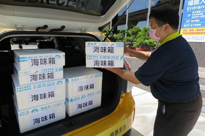 高雄市政府推出高雄好家载后，再加码每天抽出1000组199元防疫互助码。（图／高雄市政府提供）