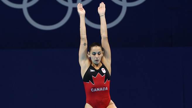 加拿大跳水女將帕梅拉威爾（Pamela Ware）比賽失誤，以奇特的姿勢落水，獲得0分無緣晉級。（圖／路透社）