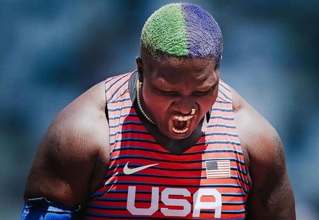 (图片来源：Raven Saunders IG/giveme1shot__)