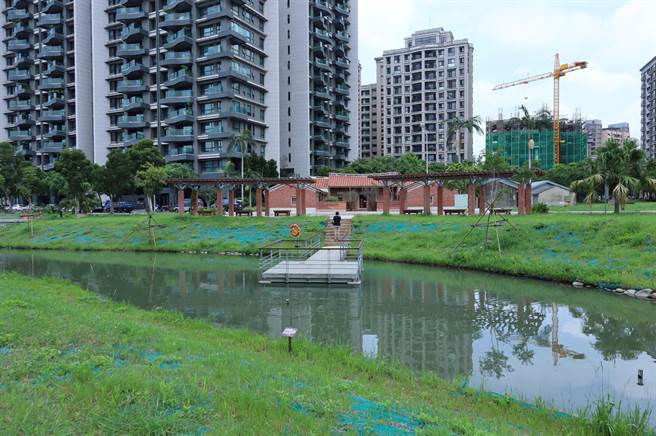 东兴圳二期工程包含改善汾阳堂入口处，并于公园增加步道等，方便民眾亲水、休憩。（庄旻静摄）