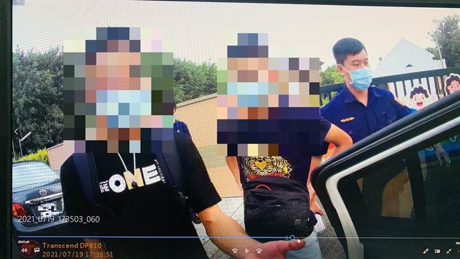 警方于玉屏、平等街口，当场又查获另2名车手。（警方提供）