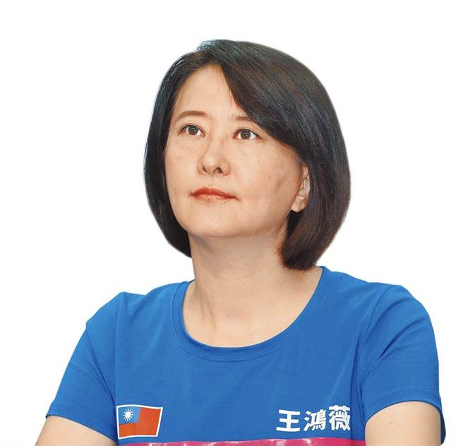 空軍伴飛惹議，北市議員批蔡英文蹭到天空。（報系資料照）