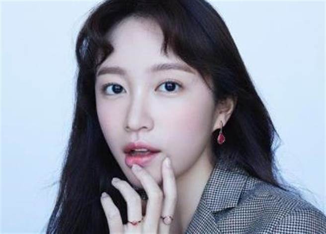 韩国艺人哈妮拥有甜美的容貌。(图/哈妮IG)
