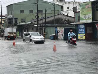 屏東日累積雨量達234毫米 網友湧入潘孟安臉書要求停班課