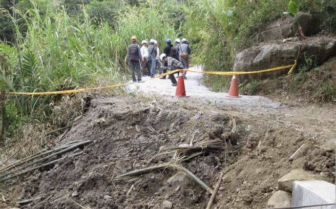 道路发生边坡崩落应封闭禁止进入。（台中市政府提供）