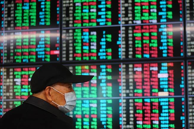 晒对帐单一片惨绿，他本金蒸发25％呕爆，网喊留这檔：其他全砍。（示意图／报系资料照）