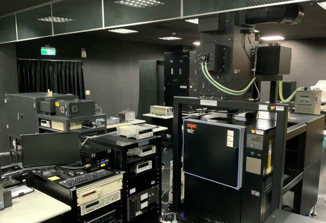 中央大学新世代光驱动电池模组研究中心之太阳能电池效率验证实验室(PVEVL)内部。(中央大学提供／李侑珊台北传真)