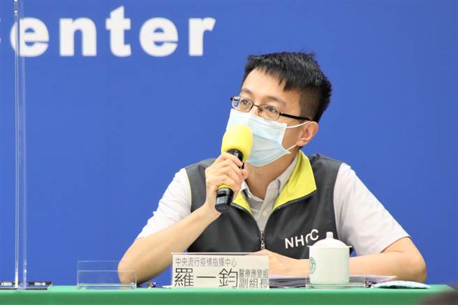 今新增3名美、非境外移入个案都打过BNT疫苗仍确诊，医疗应变组副组长罗一钧回应。(图/指挥中心提供)