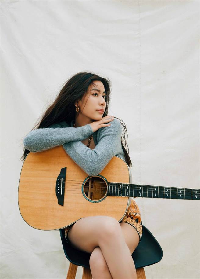 巫启贤的21岁女儿巫咏欢（欢欢），将于8月5日发布首支个人单曲。（福茂唱片提供）