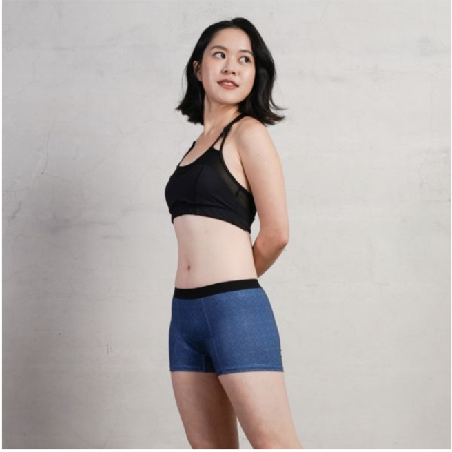 印花乐联名运动月亮裤，玻璃海棠。（翻摄自月亮裤官网）