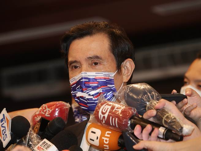 前國民黨主席朱立倫宣布參選國民黨主席後，黨主席競爭白熱化，外界擔憂朱、江之爭恐掀藍營內鬥。前總統馬英九（圖）5日出席國民黨立委陳以信《台灣經濟與外交的挑戰與機會》新書發表時，被問到如何看待藍營內鬥狀況，他表示，選舉一定會有競爭，不能把這件事看成內鬥。（劉宗龍攝）