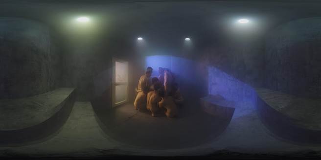 《雾中》诗意的影像语言配上大胆的赤裸艺术，获威尼斯影展青睐。（高雄市电影馆提供）