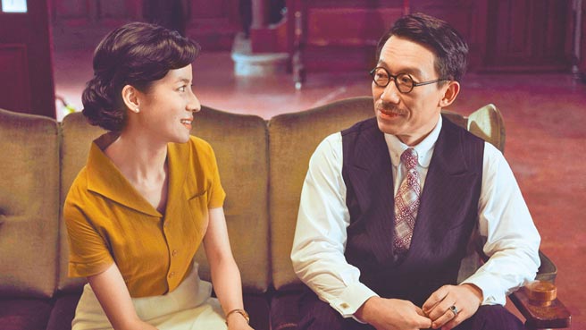 郭子乾（右）、连俞涵在《茶金》饰演父女。（公视提供）