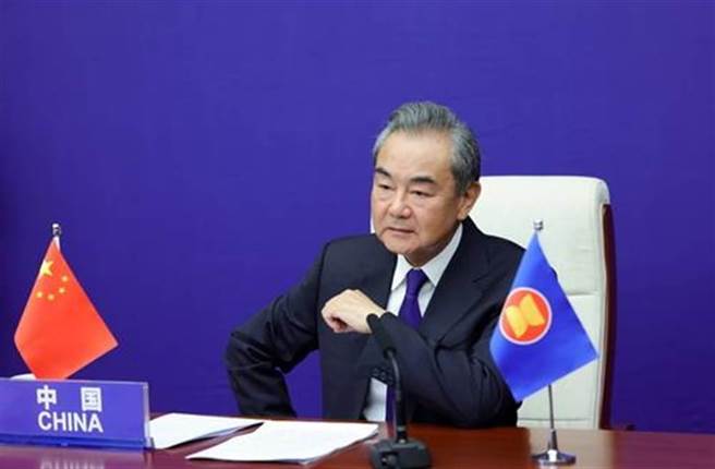 王毅指中國在疫苗國際合作做到分享全基因序列等四個率先。（中國外交部官網）