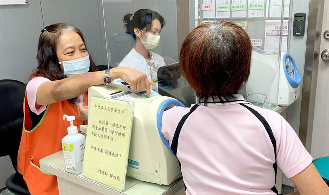 奇美醫學中心社會服務部社工組志工隊創隊至今邁入34個年頭，志工隊人數約400人。（奇美醫學中心提供／曹婷婷台南傳真）