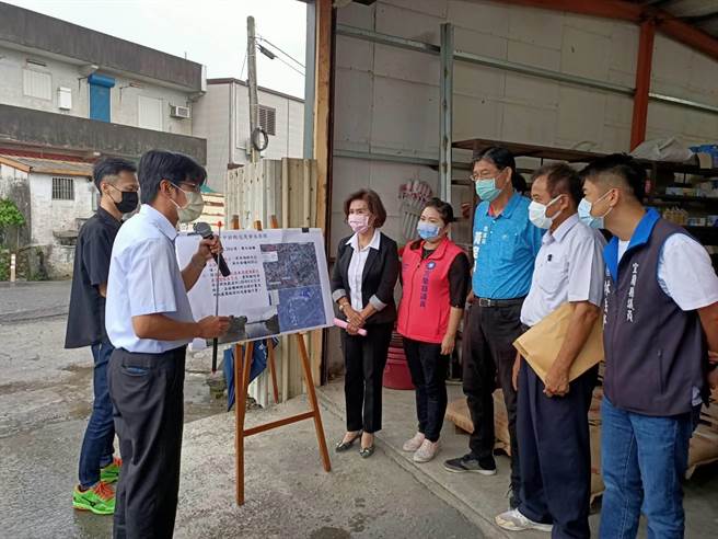 宜兰县长林姿妙（左三）6日表示，高铁宜兰县无论最后选址在哪里，只要是在宜兰县内就好。（胡健森摄）