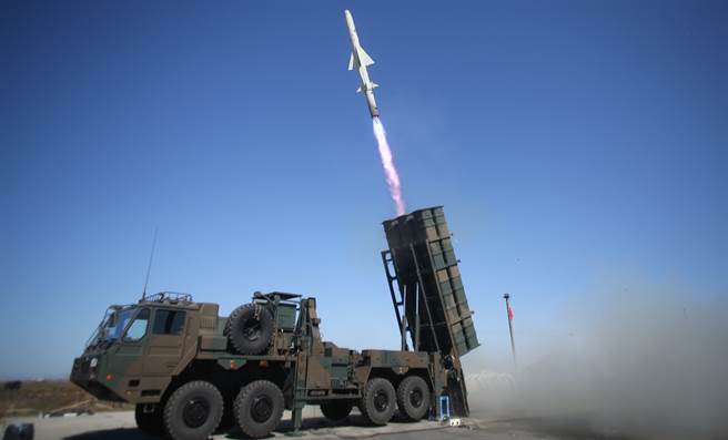 日本12式反舰飞弹发射的画面。（日本防卫省）