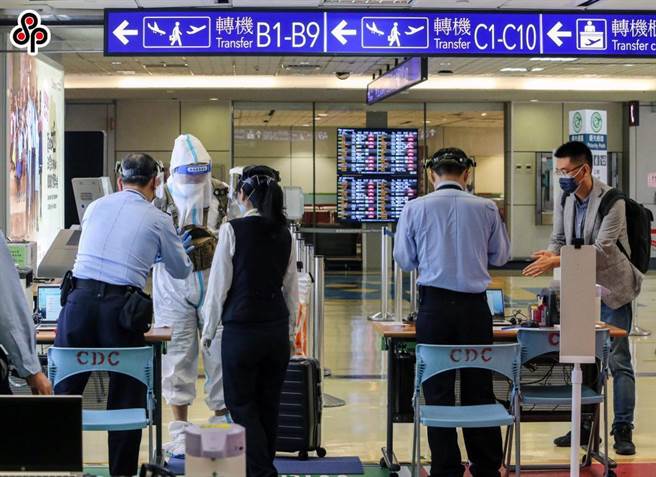 華航推廣旅客零接觸，即日起洛杉磯機場也加入人臉辨識自助登機的服務。（本報資料照）