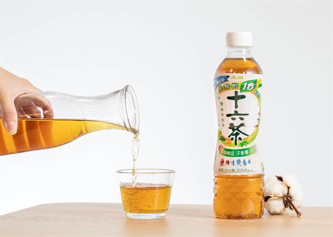 「十六茶」严选十六种天然好食材，零咖啡因不影响入睡。(图/中时新闻网摄)