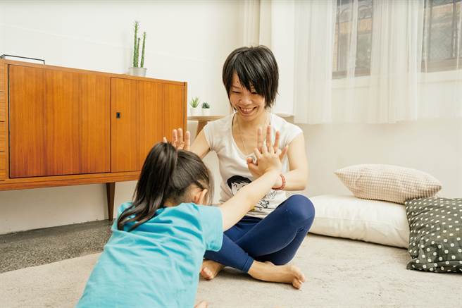 与孩子建立一套融洽的生活模式，能为彼此的居家生活增添更多乐趣。（摄影／林家贤）