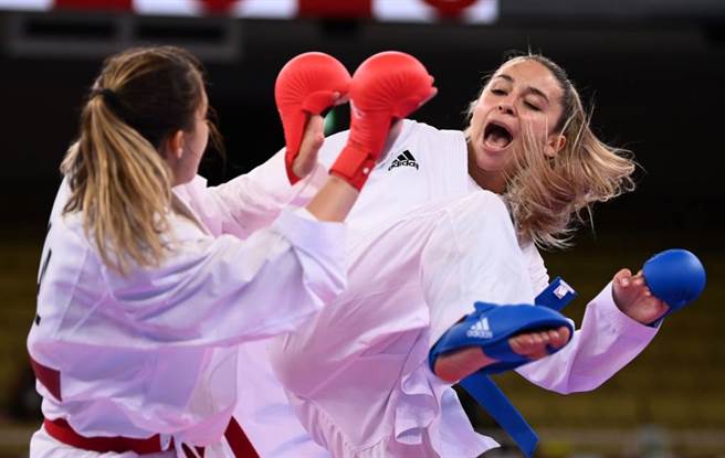 乌克兰Anzhelika Terliuga(右)对战保加利亚Ivet Goranova。（路透）