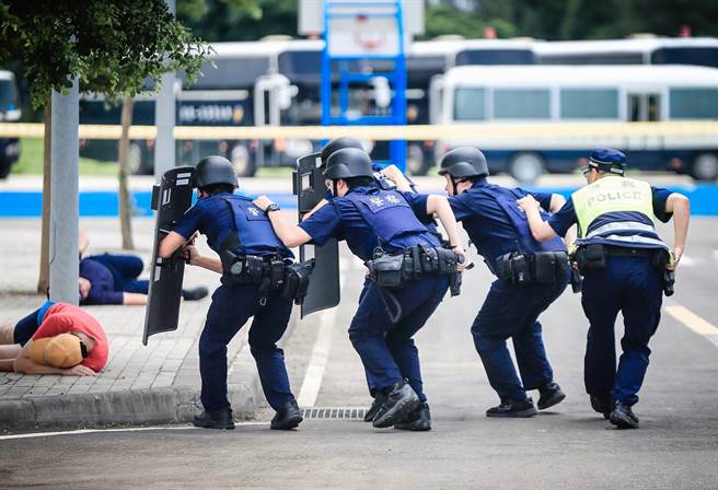 警方反恐演练要求质量并重，以增加反恐应变能力。（翻摄照片／林郁平台北传真）