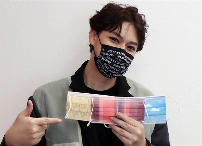 李佑群分享今年下半年度彩妆趋势。（TVBS提供）