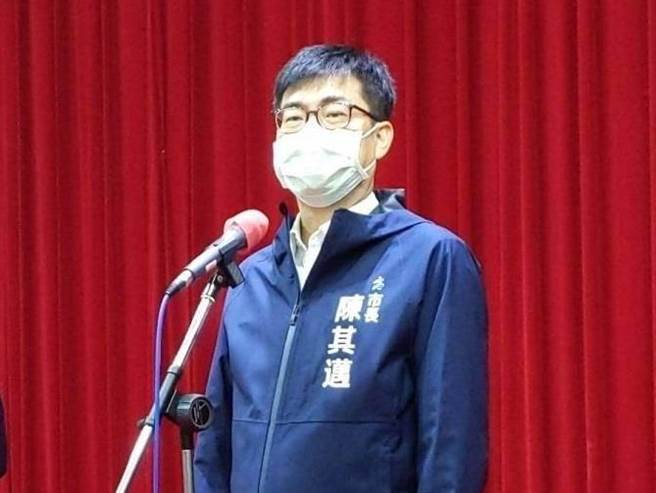 高雄巿长陈其迈6日受访。（图/曹明正摄）