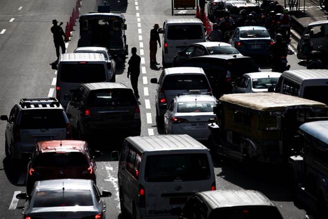 菲律宾为遏止传染力极强的Delta变种病毒，首都马尼拉再度封城。（图／路透社）