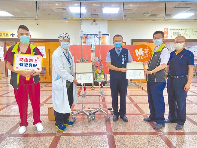 桃园在地企业百川建设开发股份有限公司，5日捐赠8台「空气、氧气高流量混合器」，提升桃园市的医疗品质。（敏盛医院提供／陈梦茹桃园传真）