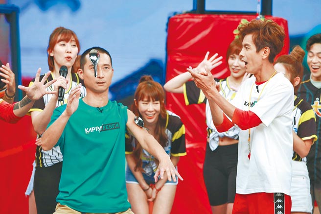 杨勇纬透过影片「现身」《综艺大集合》，一开口全场嗨翻天。（民视提供）