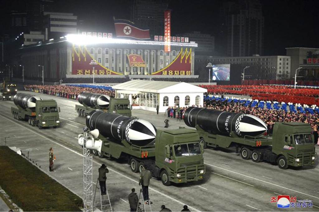 北韩违反国际制裁，不顾国内经济恶化，在2021年上半年仍持续发展其核子与弹道飞弹计画。图为北韩日前阅兵中展示的「北极星5号」潜射弹道飞弹。图/路透社(photo:ChinaTimes)
