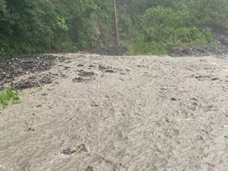 屏東霧台鄉累積雨量飆破644毫米 大武村百餘人受困山區