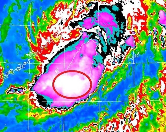 郑明典特别提醒，受地形影响，南台湾将成为「防灾热点」。（翻摄郑明典脸书）