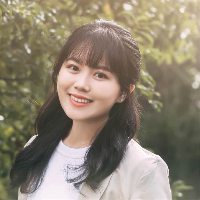 高市前議員李鴻鈞之女、民進黨高雄市黨部專員李庭慧。（圖／取自臉書粉絲專頁「一起挺慧 - 李庭慧」）