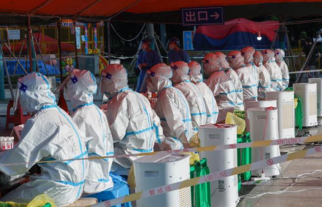 扬州主城区已展开第四轮大规模核酸检测。（新华社）