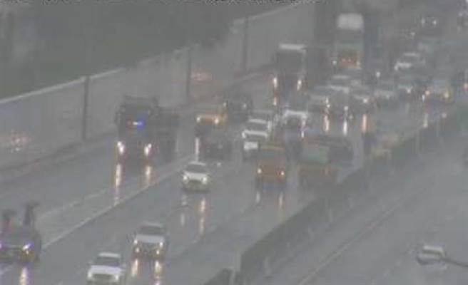 苗栗地区7日大雨不断，国道不论是1号还是3号都相当不平静，车祸频传。（摘自国道即时影像／陈育贤苗栗传真）