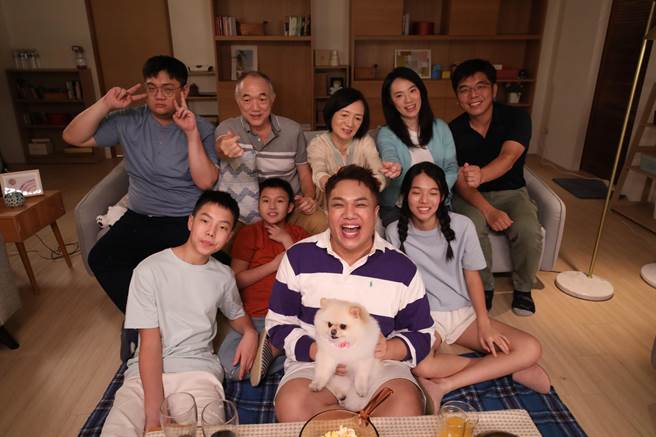 关韶文〈关关灯〉MV获全家人力挺拍摄。（关韶文经纪人提供）