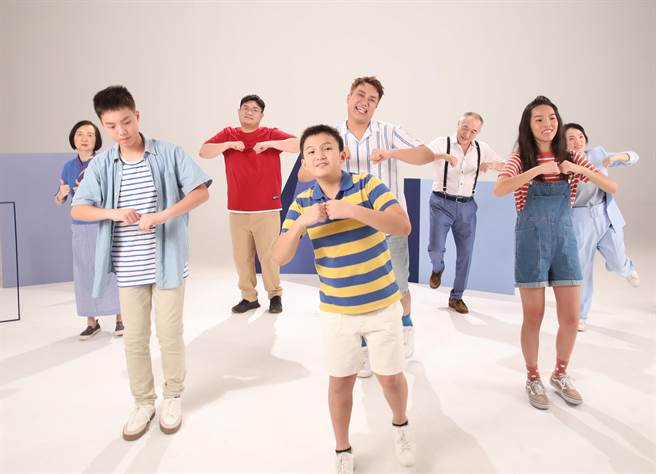 关韶文〈关关灯〉MV获全家人力挺拍摄。（关韶文经纪人提供）