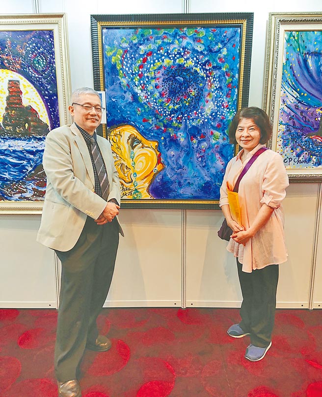 陈持平（左）创作「夜的眼泪」作品，表达他对父亲的思念之情。图／陈持平艺廊提供